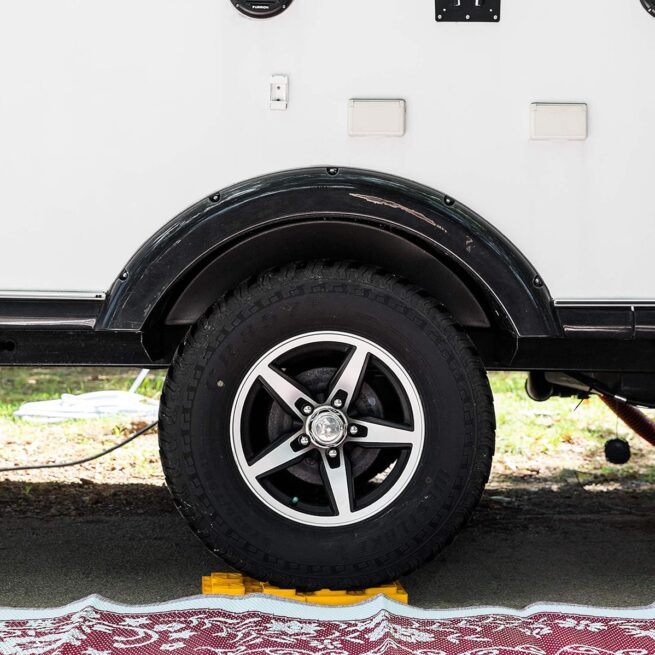 Camco FasTen RV Leveling Blocks: Interlocking Design, Customizable Height, Yellow, 10-Pack